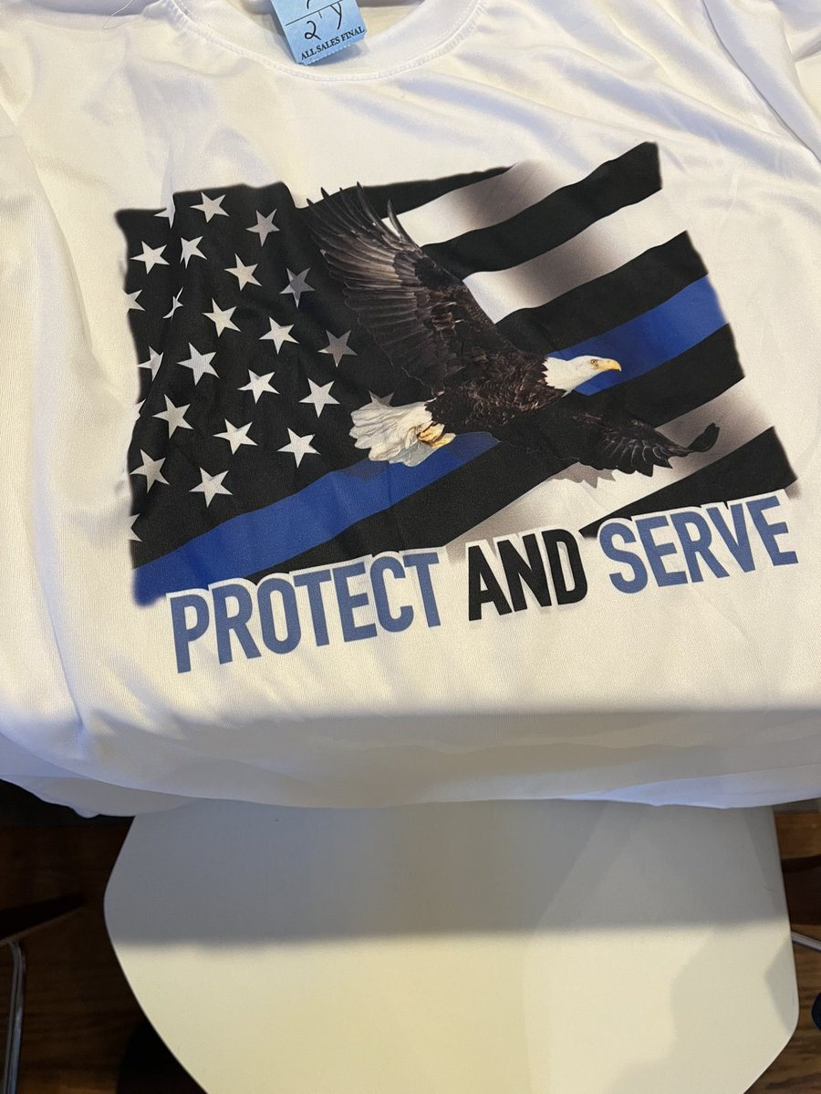 cilinoandbarnes's tweet photo. Thrift store cop #patriot #notliberal #jimbo #notcommunistchina https://t.co/jYb3pQpCdm