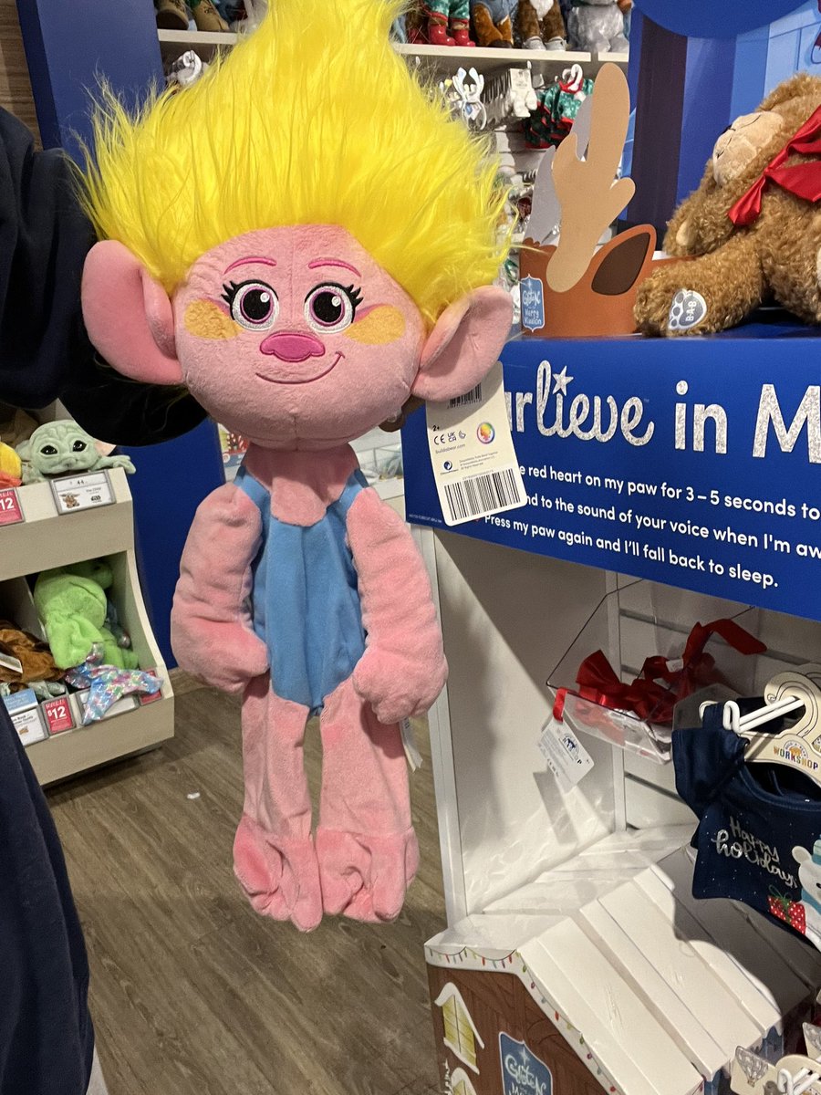 I’m winning this man just spend 90$ a build a bear and didn’t even flinch 🩷🩷🩷🩷 ( he asked if i wanted the build-a-bear crutches too😫🤭)