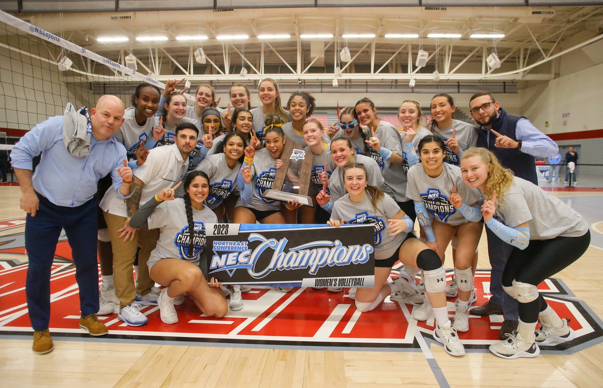 NECsports's tweet photo. 🏐The Sharks' first official team photo as 2️⃣0️⃣2️⃣3️⃣ 𝗪𝗼𝗺𝗲𝗻'𝘀 𝗩𝗼𝗹𝗹𝗲𝘆𝗯𝗮𝗹𝗹 𝗖𝗛𝗔𝗠𝗣𝗦.🏆

#NECWVB x #NECChamps x @LIU_Volleyball https://t.co/utbQpVc4E6