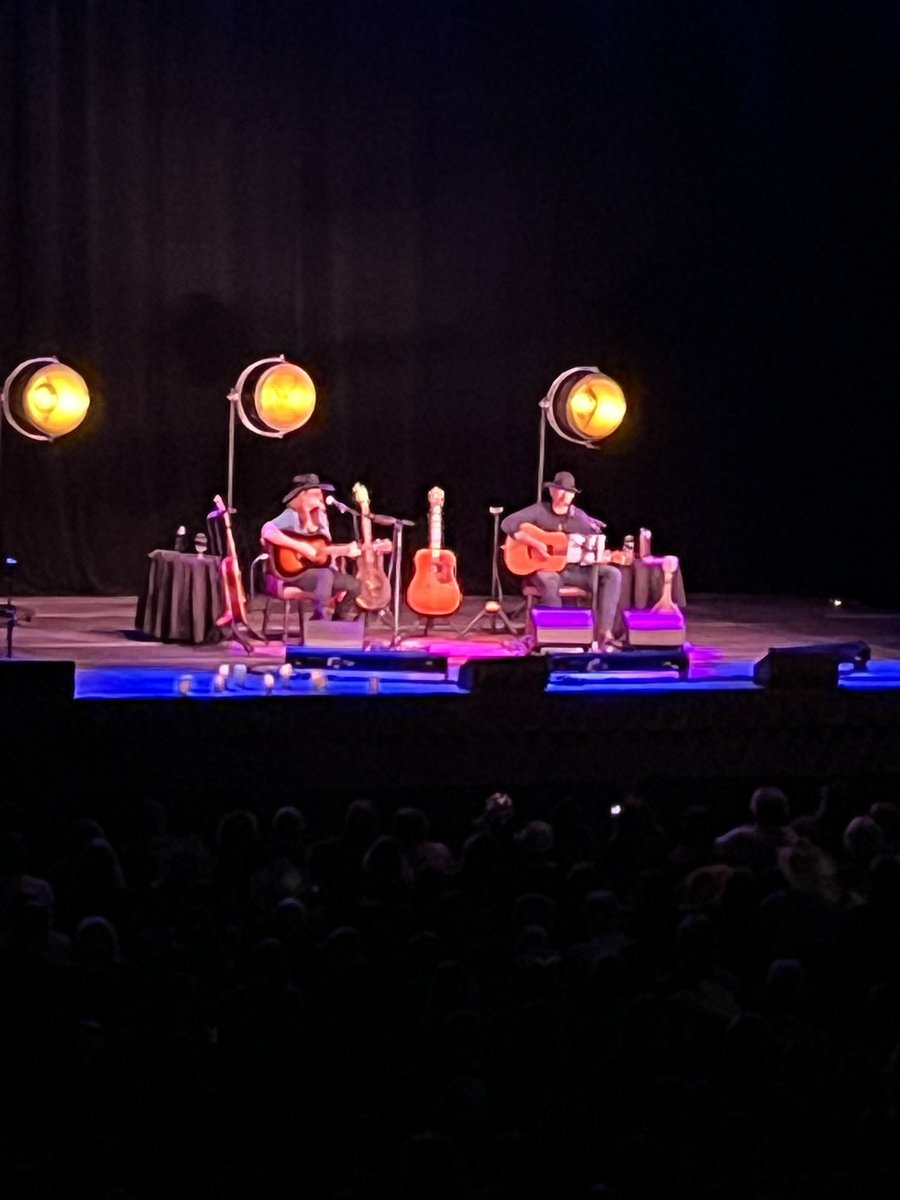 FaithMomma1's tweet photo. There they are @paulbrandt &amp; Terry Clark @enmaxcentre in #YQL ❤️🤠🎶🎉 https://t.co/23L6LBb2YQ