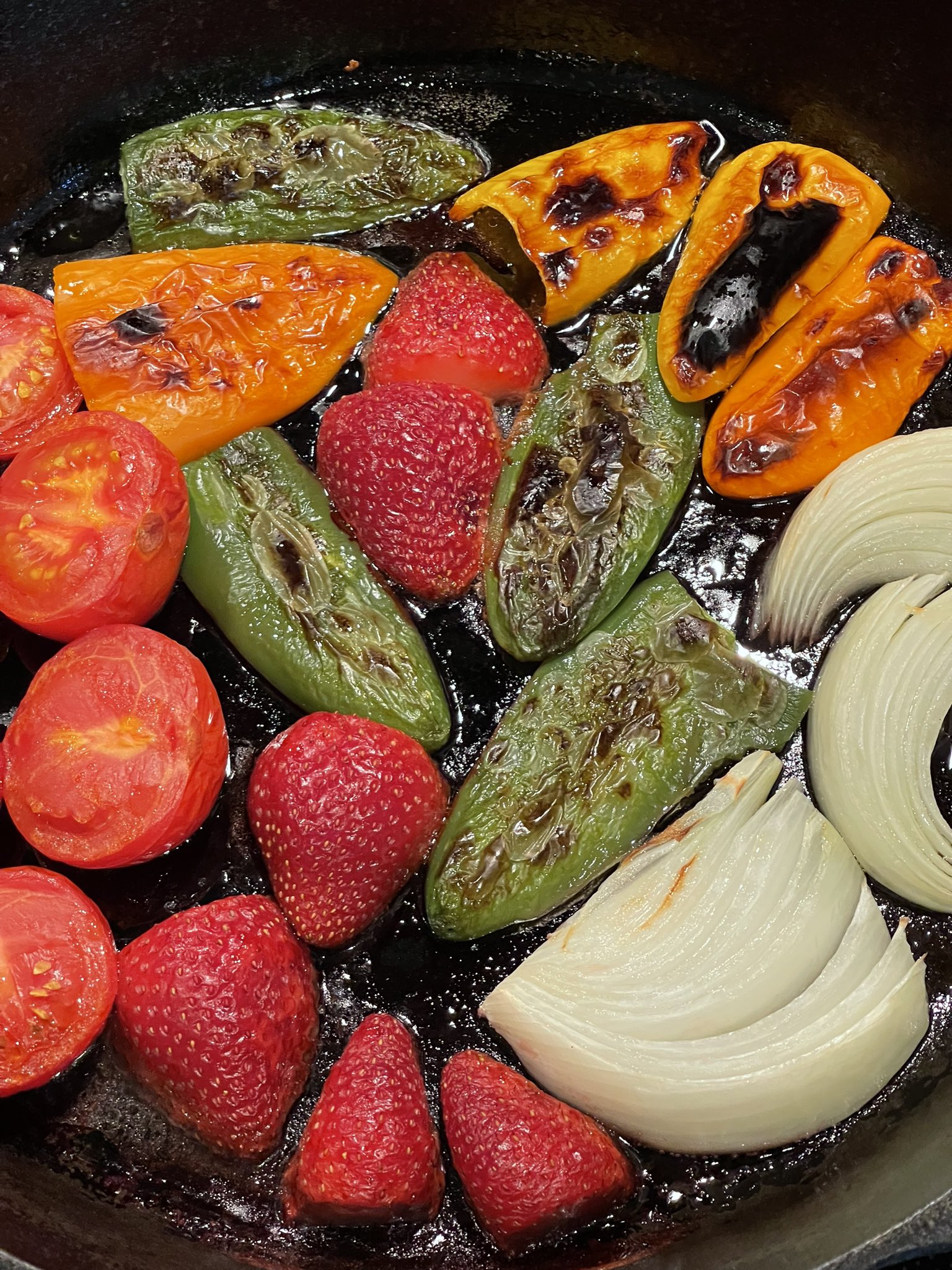 Making hot sauce tonight. https://t.co/WkGQvr5yKI