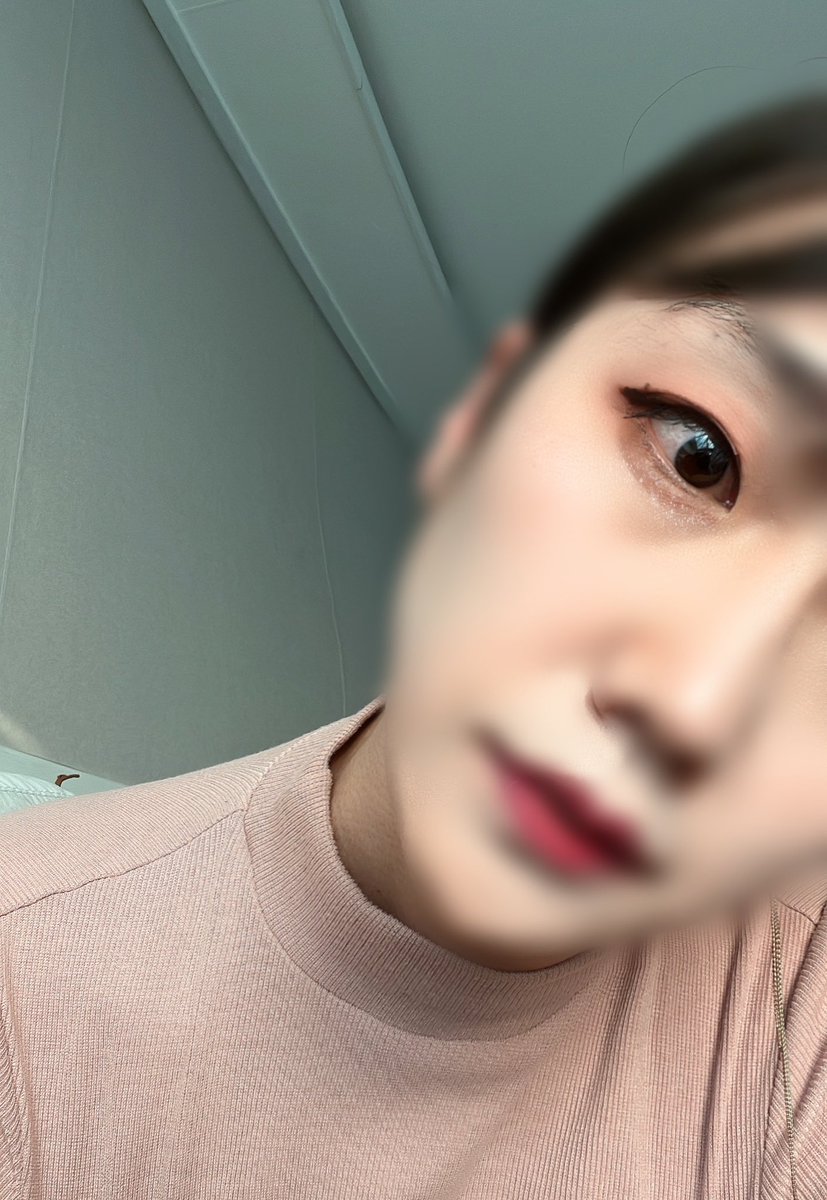 맘먹고 업하고 찍은사진보다 대충 주워입고 찍은게 이쁜이유는 멀까🥲

#cd #시디 #여장