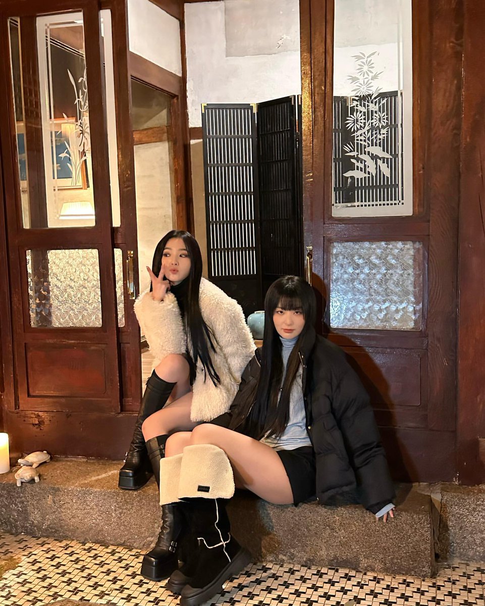 renestgrm's tweet photo. @RVsmtown [INSTAGRAM POST] - 9P

🔮
https://t.co/53aeq6JxD6

@RVsmtown #RedVelvet #레드벨벳 #Irene #아이린 #Chill_Kill 
231119 · 15:38:14 KST https://t.co/bZ14vTUh2t