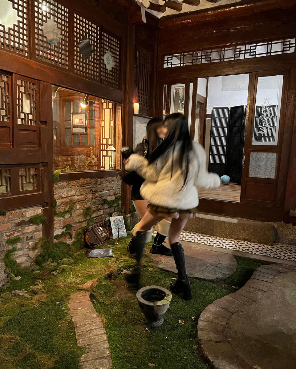 renestgrm's tweet photo. @RVsmtown [INSTAGRAM POST] - 9P

🔮
https://t.co/53aeq6JxD6

@RVsmtown #RedVelvet #레드벨벳 #Irene #아이린 #Chill_Kill 
231119 · 15:38:14 KST https://t.co/EJHBbCDtfU