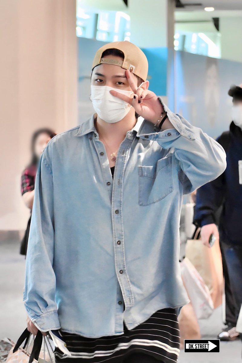 DKing_Worldwide's tweet photo. Thank you Donghyuk for all your hardwork 😘 
Have a fun concert in Jakarta! See you 🥰

📸DKstreet9713
@D_dong_ii @DK_JPNOFFICIAL 
#DONGHYUK #DK #김동혁 #ドンヒョク #iKON @iKONIC_143 https://t.co/BgAB4kZ7VI