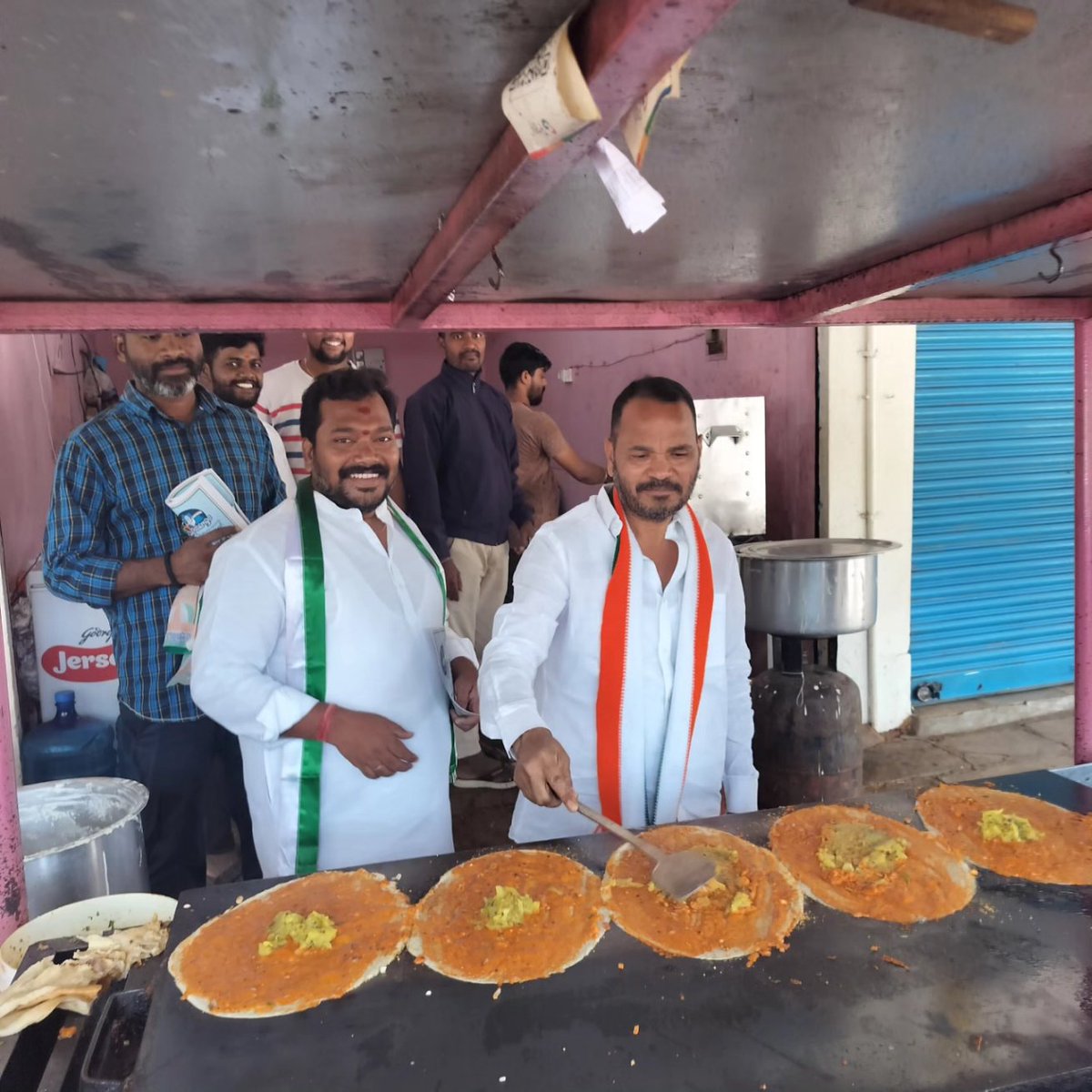 DavidKorani's tweet photo. Door to door Campaigning in Shivrampally for Congress party 
#voteforcongress✋🏻 https://t.co/bkMCsWtjx5