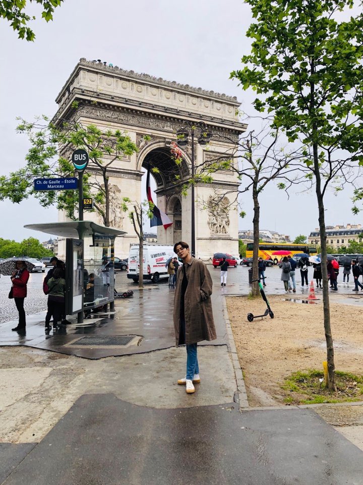 Once upon a time nyusul suami yang lagi kabur-kaburan era ke Paris.