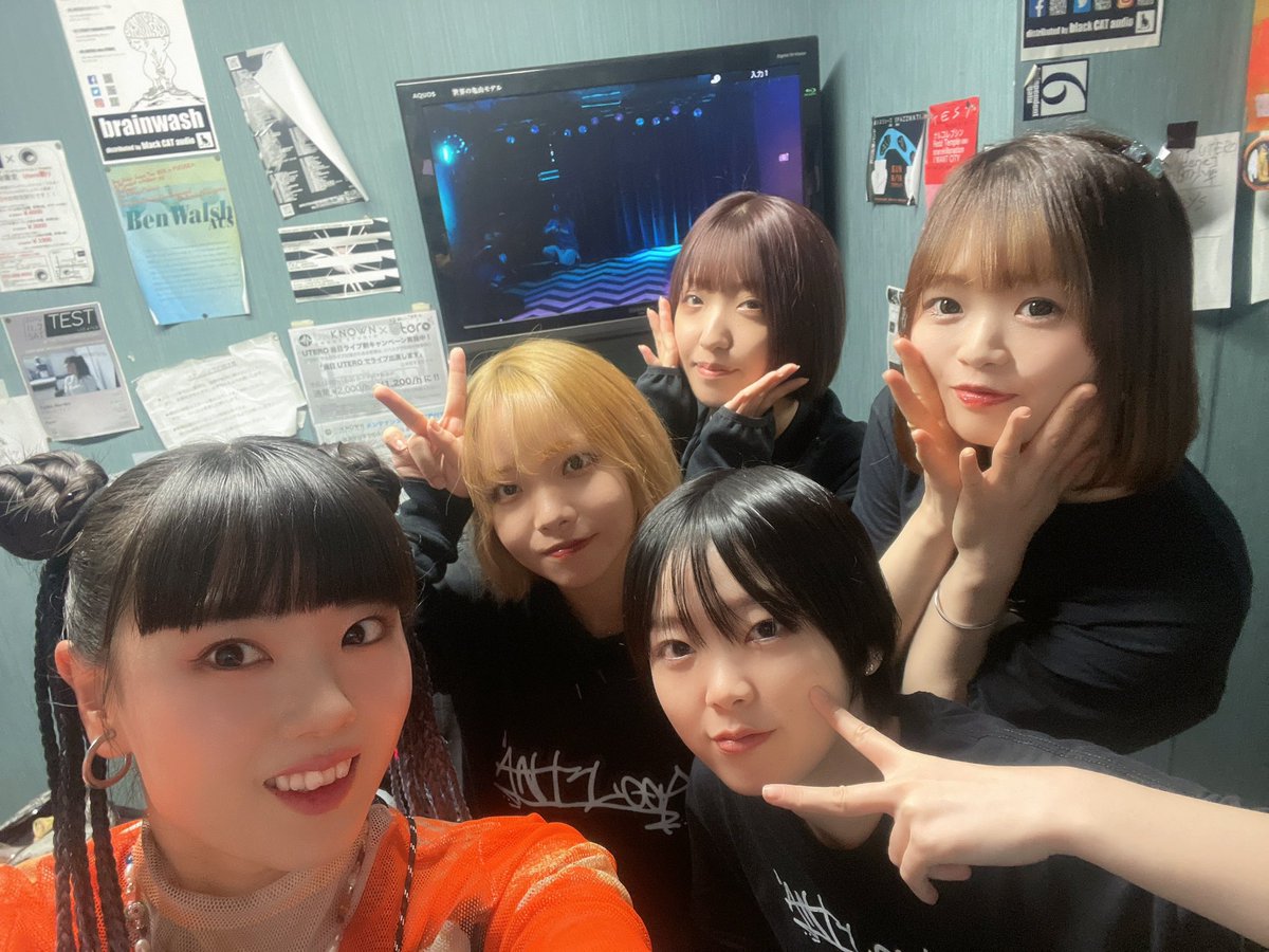 usabeni 2nd Mini Album “textures!” 
Tour in Fukuoka
at 福岡 UTERO

お昼からたくさんのご来場ありがとうございました💖💖✨love〜〜
ゲストのantloopのみなさん、
そしてカノサレのえりんこちゃん🫶
みんなすてきなライブでした
ほんとにありがとうございます
また福岡UTEROでライブしたい！！