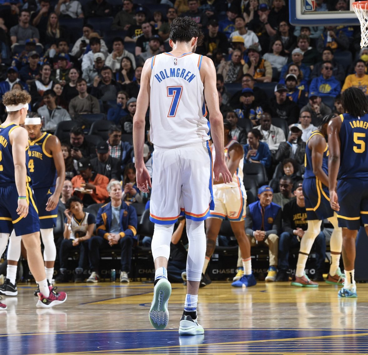 Chet Holmgren nos regala su primera gran exhibición para liderar una nueva victoria de la franquicia de Oklahoma:

🏀 36 puntos
🙆🏽‍♂️ 10 rebotes
💨 5 asistencias
👋🏽 2 robos 
🚫 1 tapón

Además metió un triple espectacular para permitir a su equipo poder forzar la prórroga y terminar
