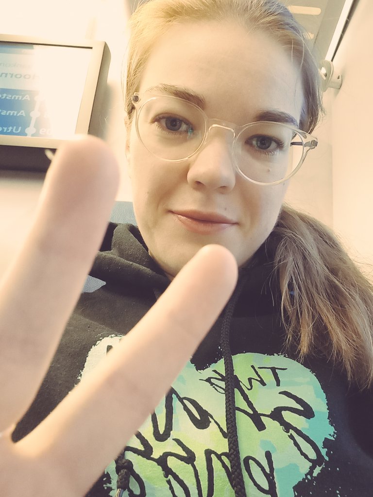 Morningggggg! Ready for #dutchcomiccon ✨️ See you in a few hours <a href="/elijahwood/">Elijah Wood</a> and <a href="/LanaParrilla/">Lana Parrilla</a> 😍💖