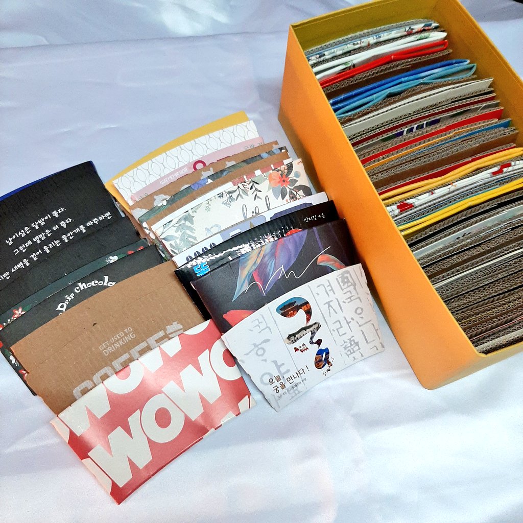 alamanuar_'s tweet photo. My friend just comeback from Korea. Thank you for the gift. Add to my Korea cup sleeve collection. Already 100+ π₯€
Unbox Photocard β
Unbox Cup sleeve β
#cafehunting #cupsleeve #Koreacafe #Koreancoffeeshop #collection #coffeelovers https://t.co/A2aDkiUChD