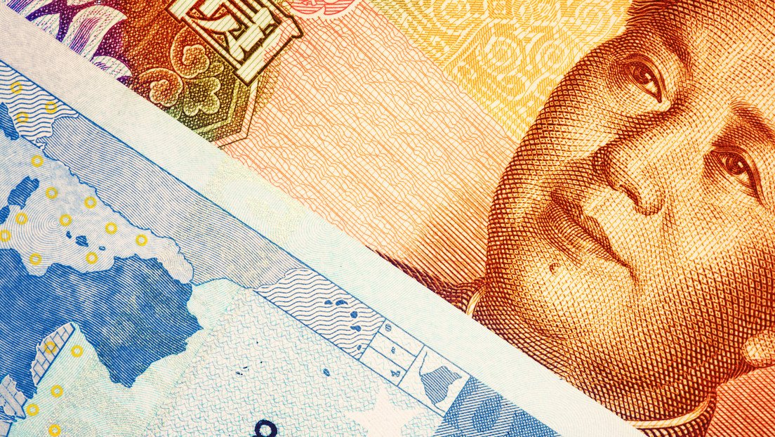 ActualidadRT's tweet photo. El yuan supera al euro y se convierte en la segunda moneda de financiación comercial  

https://t.co/apJygdapJh https://t.co/08LuFwpwcR