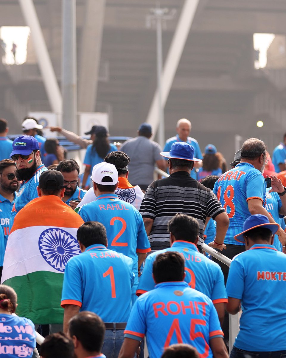 ICC's tweet image. It&apos;s a sea of blue at the #CWC23 Final 💙😍

#INDvAUS