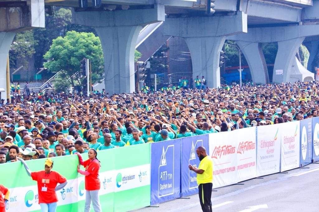 HHailekiros's tweet image. City pride shines!  The iconic Great Run, a 10 km race in Ethiopia, is happening with record participation after 23 years. Boosting our city&apos;s positive image and unity! - Mayor Adanech Abiebie 🏃‍♂️ #GreatRun #CityUnity