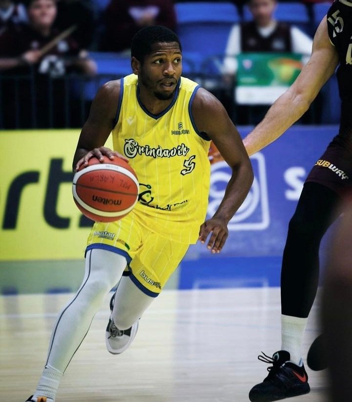 WDuchemin's tweet photo. Almost triple double perf yesterday night by #DedrickBasile @dbasile_10 21pts, 9asts, 9rbs + 6stls & 33eval
#TheNewWay https://t.co/OtDLiV4dlA