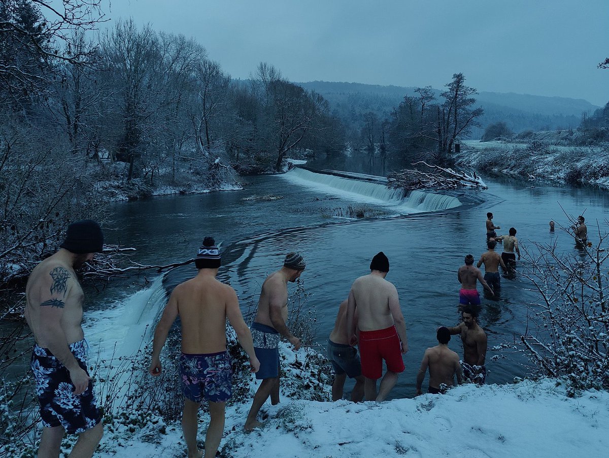 dryrobe's tweet photo. IceBreakers is a men's cold water community, formed to help men suffering in silence. Their sessions sandwich breathwork and quigong on either side of their swims. After swimming, the guys catch up and check-in. #InternationalMensDay https://t.co/P8yHSkySC8