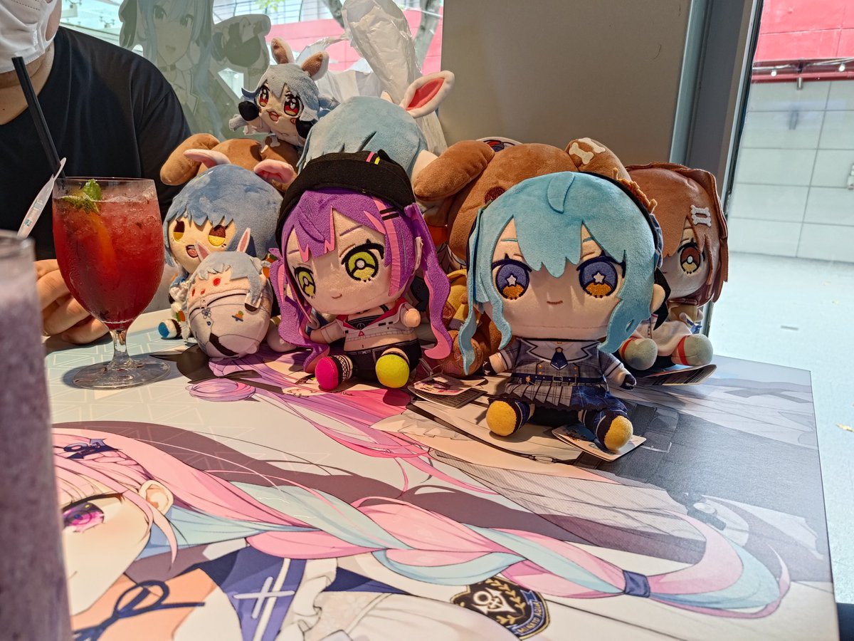 PScarlex's tweet photo. We here at #anipluscafe https://t.co/c8FhQh576r