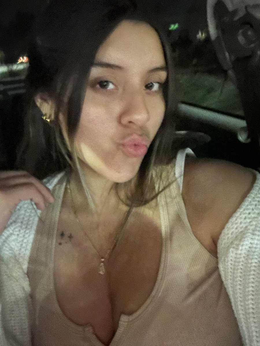 PulidoEmily's tweet photo. it’s been a while since i took a selfie 😫 https://t.co/fkL3CtyRYF