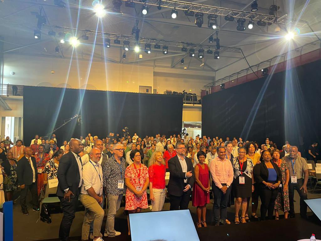 DavidBelda_'s tweet photo. Clap de fin des Rencontres des Solidarités des Outre-mer à Saint-Leu. Un manifeste créé pour les outre-mer avec des mesures concrètes qui seront portées au plus haut niveau de nos institutions. Merci à la Ville de Saint-Denis de La Réunion pour son accueil. https://t.co/dFcY5jOpUY