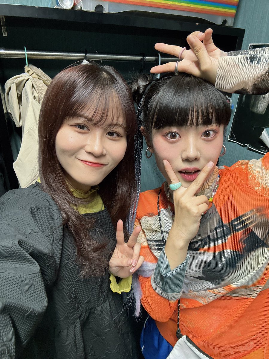 manholesenbei's tweet photo. 『usabeni 2nd Mini Album “textures!” Tour in Fukuoka』
ありがとうございました！！
急遽だったのに来てくれた方もありがとう〜😭

べにちゃんが好きだと言ってくれる｢cheerio!｣の弾き語りも久々に！
お話も沢山出来て嬉しかった〜☺️
改めて、べにちゃんアルバムリリースおめでとうございます🫶
ツアーに参加できて光栄です！

夜はJUKE JOINTさんで福岡ツアー後夜祭があるみたいなので、是非最後まで楽しんでくださいね〜🌃✨