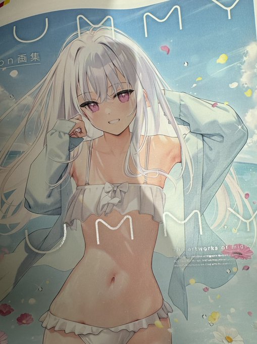 色校みてる!ロゴのとこだけ反射するぞ✨