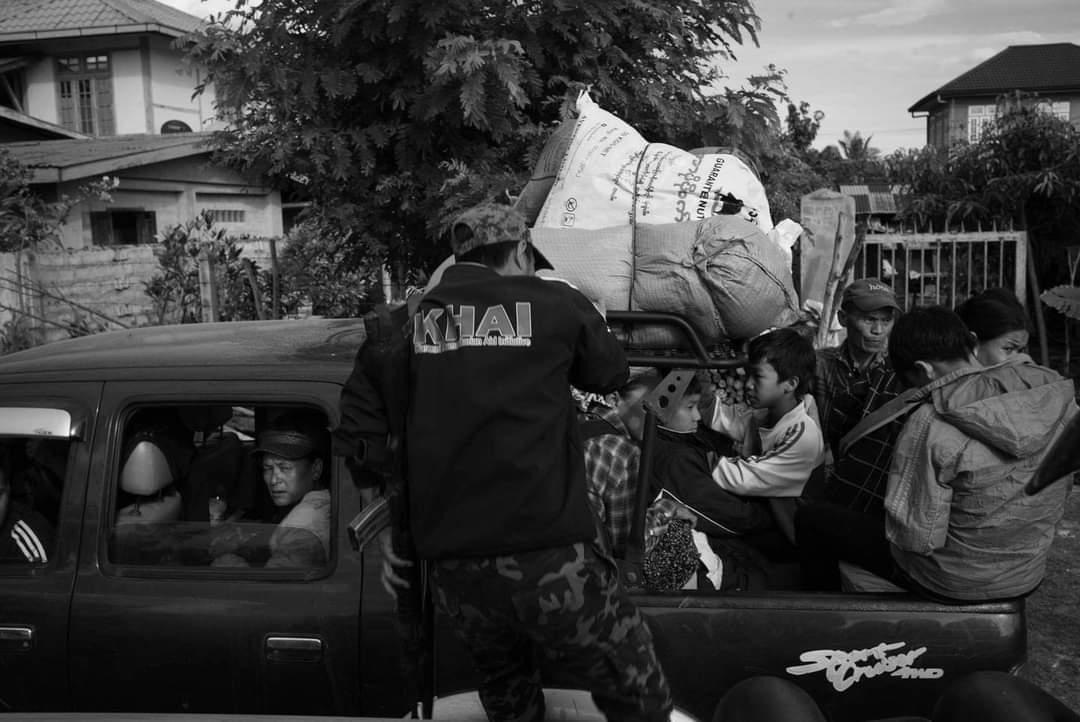 NantEiThandar's tweet photo. 60 people were died & more than 40,000 local residents fled the war during the fighting betw #Loikaw & #Mobyel cities.
https://t.co/zUiIdagON1…
#2023Nov19Coup
#HelpMyanmarIDPs
#WhatsHappeningInMyanmar https://t.co/vMO4KquRq9