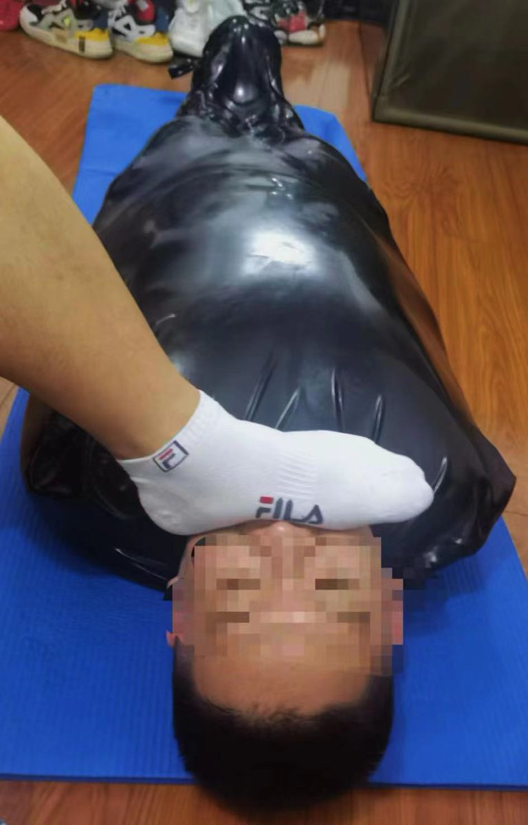 stingbear1's tweet photo. 虽然认了主人，但是也仅仅对主人忠诚，其他没人能驯服我。我还是一个可以把你玩的很爽的S，有想做奴下奴的都可以来找我！不过请先跟我主人申请@BearFredPao ！ https://t.co/cEdf9xYKHK