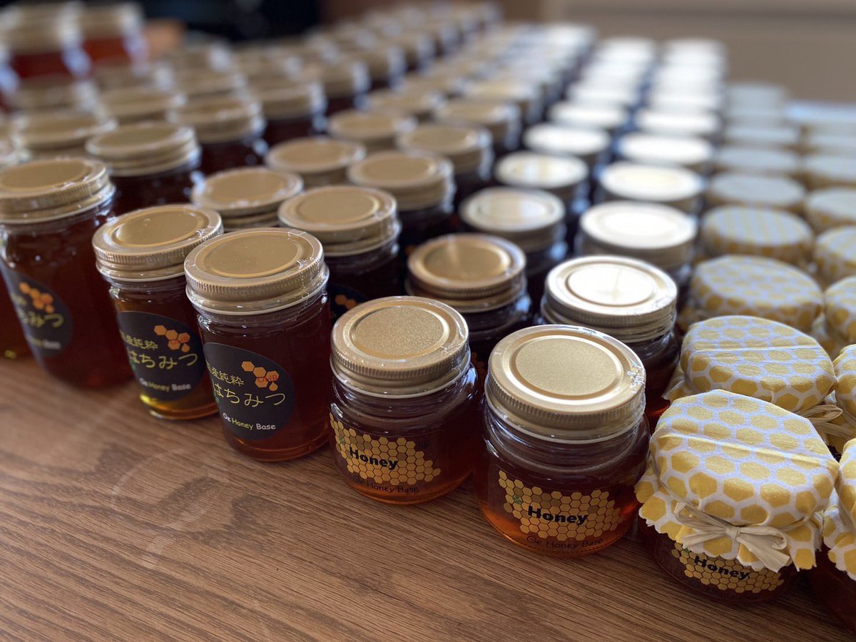 《出店のお知らせ》

11/25(土)
10:00〜15:00
坂戸駅改札前

〈SAKADO ekinaka marché〉
に出店させていただきます。

先月に続き2度目の出店となります！

🍯生はちみつ(10月に採れた秋蜜)
🍹生はちみつレモンドリンク
🎄みつろう雑貨

販売します😊
 
お気軽にお立ち寄りください♪