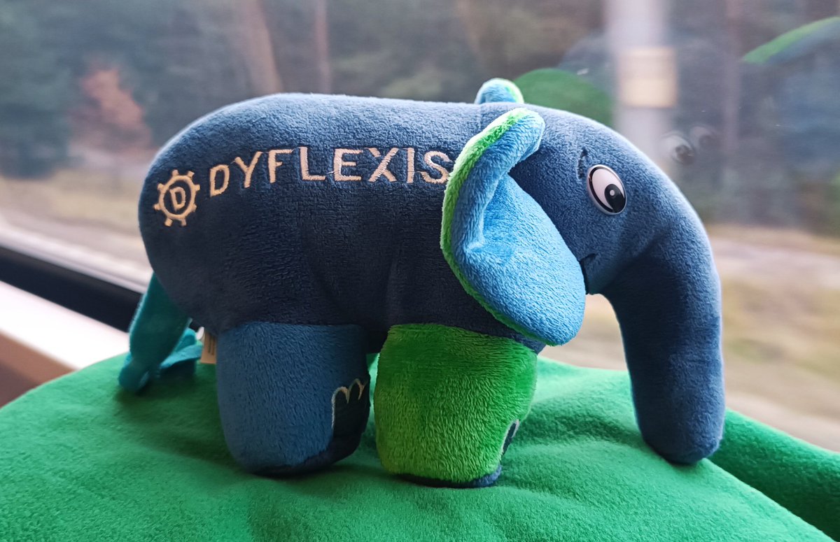 _Codito_'s tweet image. Thank you @faguo for yet another souvenir from #PHPConPL 🤩! The elephpant is in good hands and is enjoying the trip to the new home 😉.