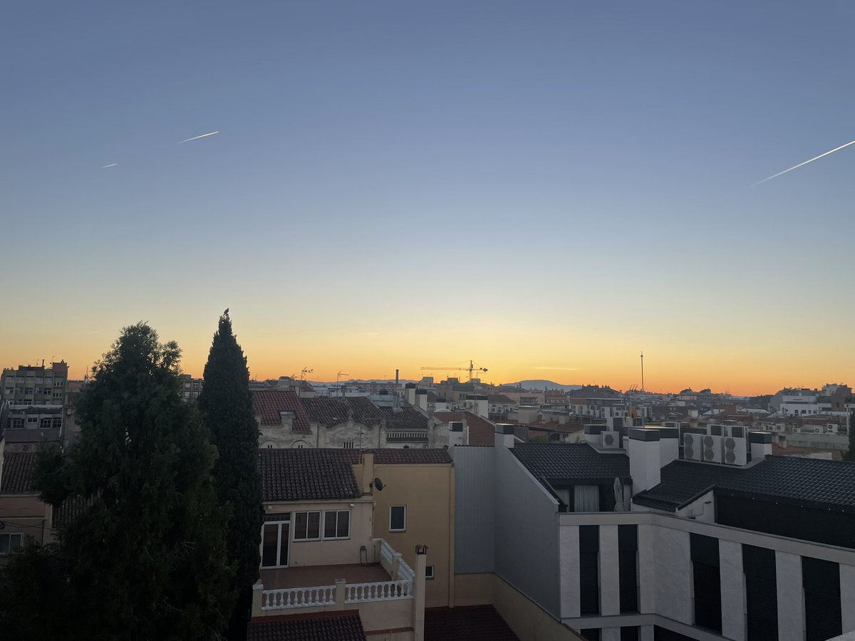 vFondevilla's tweet photo. Café con vistas https://t.co/ch7PEIxIzx