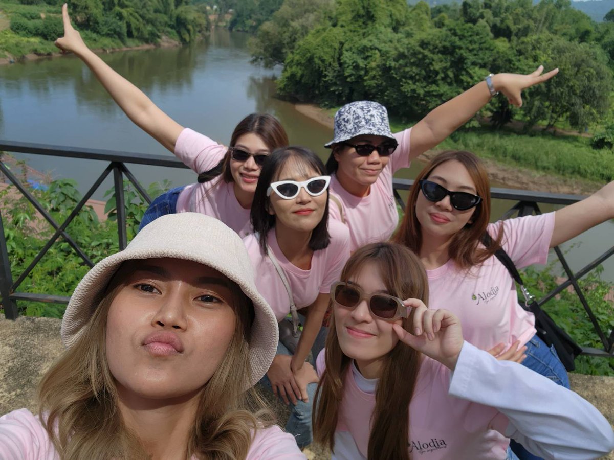 AlodiaOils's tweet image. And this is the team who delivers the best customer service in Thai  Spa market.
#alodia #spasignatures