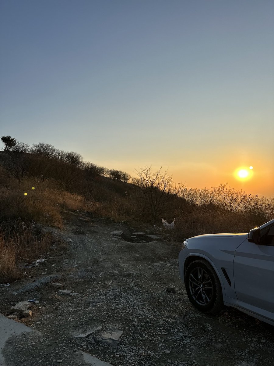 yayishe's tweet photo. The sunset on the mountaintop ⛰️#travel #emotion #me #beautiful #scenery #love #happly #photoftheday #landscape #attractions #風景 #旅行 https://t.co/rODZVndc0h