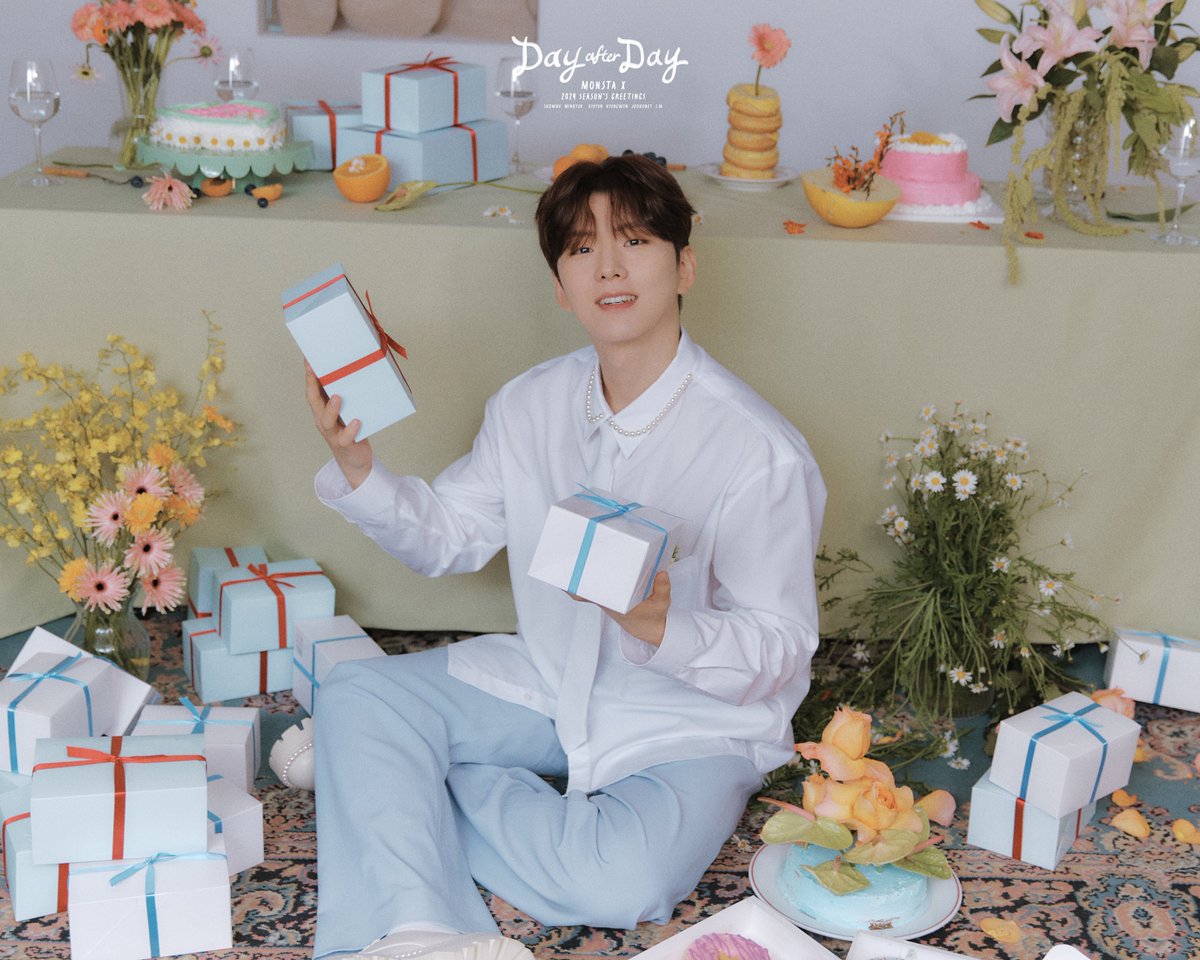 OfficialMONSTAX's tweet photo. 📸
2024 MONSTA X
SEASON'S GREETINGS
𝑫𝒂𝒚 𝒂𝒇𝒕𝒆𝒓 𝑫𝒂𝒚 ☀🌟

CONCEPT PHOTO 
#기현 #KIHYUN

🗓 예약 판매 오픈
231120 4PM - (KST)

#몬스타엑스
#MONSTA_X #MONSTAX
#2024시즌그리팅 #DayafterDay https://t.co/PivfqVLkwM