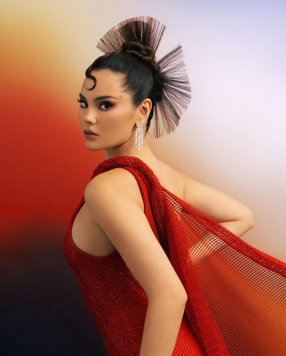 PhilstarNews's tweet photo. STILL AN ICONIC MISS UNIVERSE!
 
Miss Universe 2018 Catriona Gray shared photos on Instagram of her outfit for her hosting duties at #MissUniverse2023.
 
“Catriona ipanalo mo ang Pilipinas,” one fan commented.
 
“Supreme Queen of the Universe,” another fan replied.
 
“Wala bang Ms. Universe All Stars - All Winners?,” one fan asked.
 
:camera: Catriona Gray