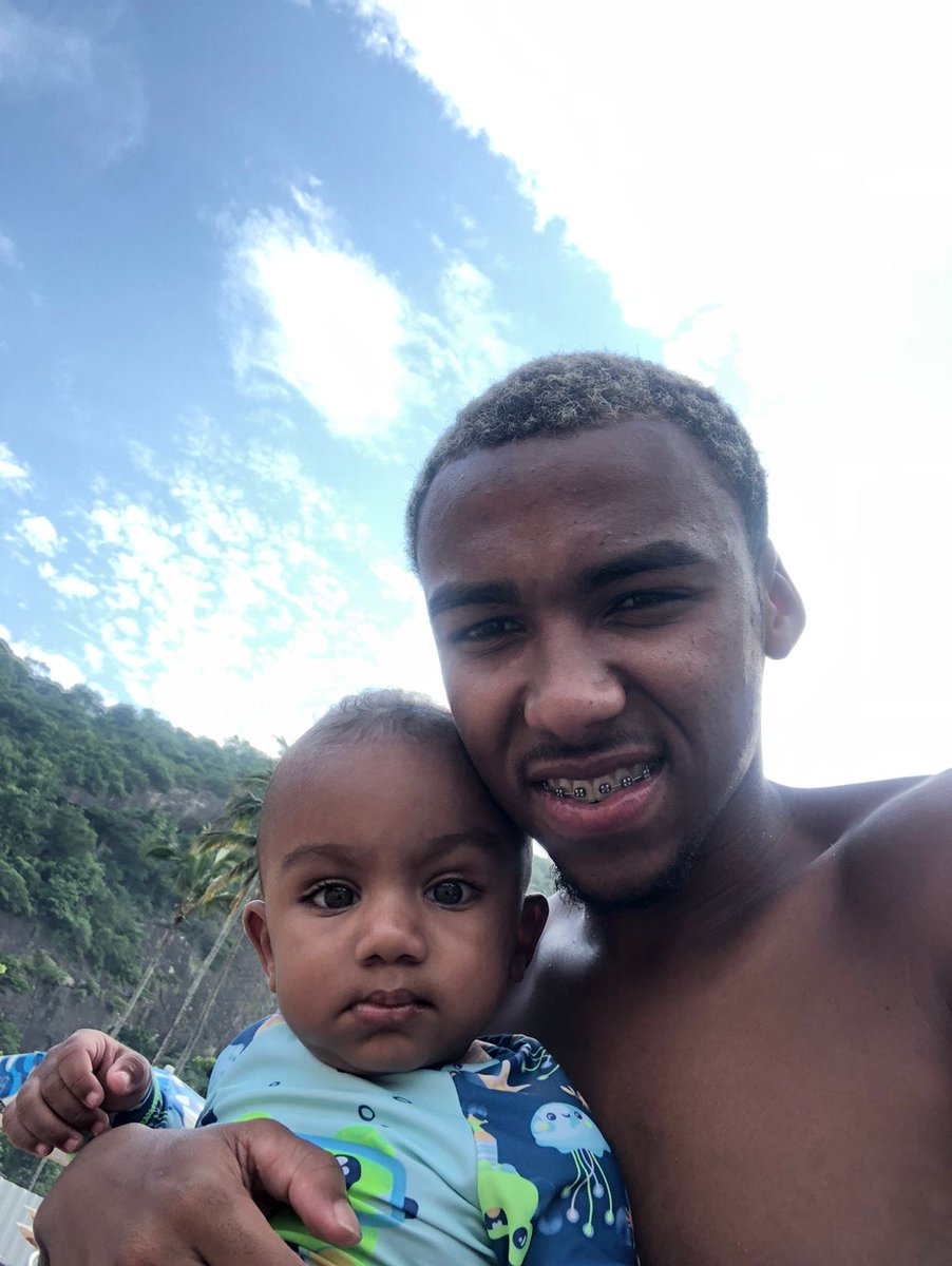 Obrigado senhor pela vida do meu filho só agradecer por ter vc perto de minha meu melhor presente por resto da minha vida papai te ama muito filho feliz seu dia gostosão do papai meu safadão 1 aninho do meu vida👨‍👦❤️❤️❤️😍😍