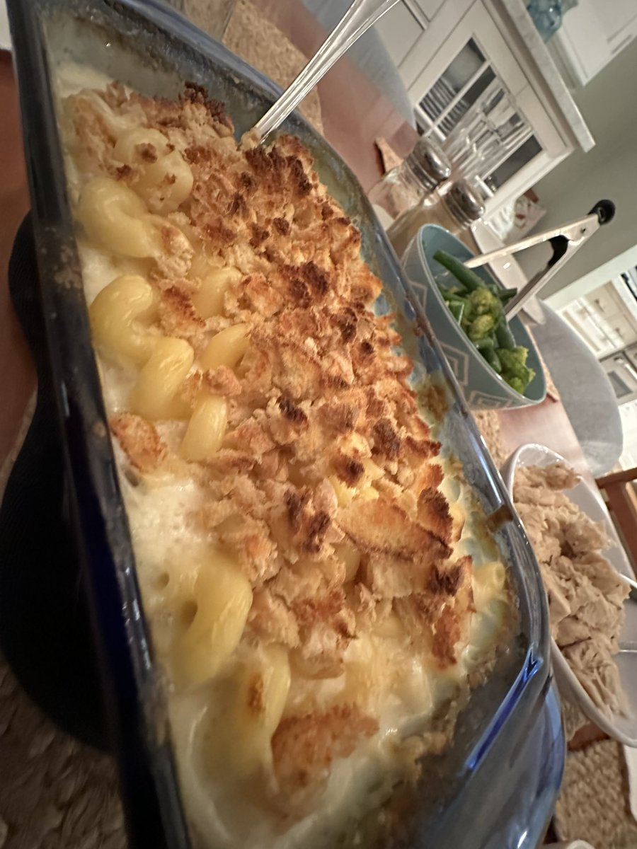 billymcdinca's tweet photo. Before and After

#MacNChee

There were some other sides - but who cares about greens…

@thisgrilllife 
@wjwheeler54 
@StewsSauce https://t.co/F96u75365Q