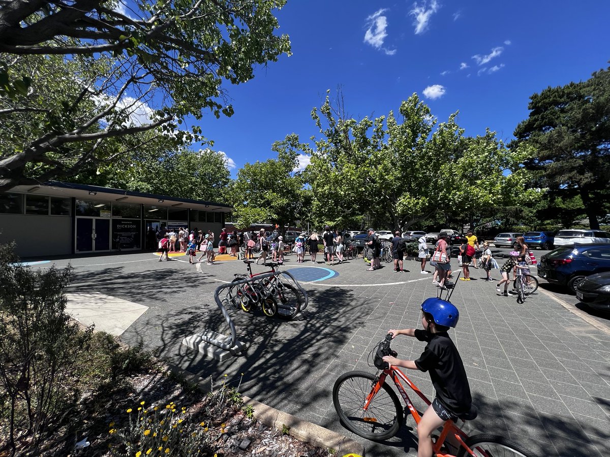 elbaroni's tweet photo. Could someone from the @actgovernment or @TCCS_ACT tell me why I’m waiting with my kids in the sun at Dickson pool instead of swimming?

Hopeless. This is an unacceptable level of service. 

@ElizabethLeeMLA @canberratimes — pressure please. https://t.co/uUt0qwqPM1