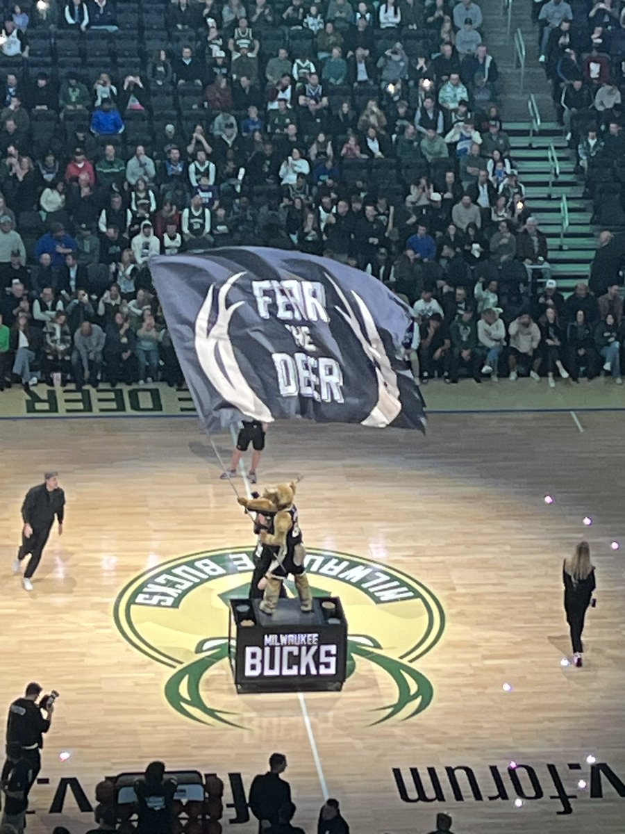 BucksDunkin's tweet photo. Nice W for the #1000thgame. Crazy one. Back to back games for bucks vs mavs ion 2 days rest https://t.co/oLEWpKomTO