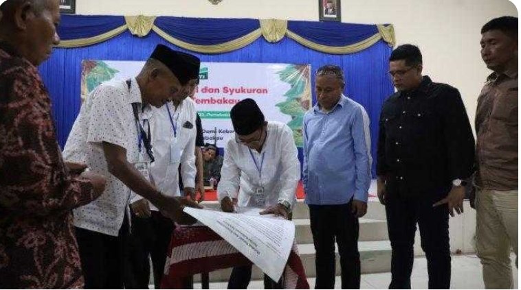 UgengSugeng1975's tweet photo. Miris sekali kalau sampai petani kita mata pencarian di buat terkatung2 gara2 RPP kesehatan berisi pasal2 yang mematikan petani tembako.
Mohon kali ini nasib petani tembakau di dengarkan
#DoaPetaniTembakau
#PetaniDizolimiRPPKesehatan
@DPR_RI 
@bsipkementan https://t.co/Pfi4quJ5EA