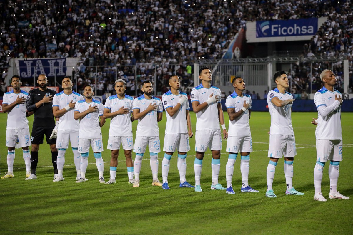 tiroalsiete's tweet photo. Ayer fuimos testigos de la mejor presentación de la H en muchísimo tiempo. Fue un partido redondo, en el que dominamos a México de principio a fin. 

Hoy, valoraremos individualmente a los protagonistas de este enorme triunfo. 

Abro hilo. 👇🏽🇭🇳🧵 https://t.co/rx8qCtnp59