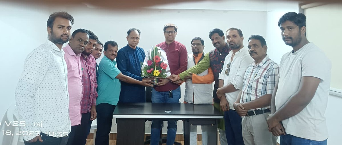 jayantdeshm's tweet photo. Celebrated Diwali Panchami festival at @BRSNagpur regional office in presence of BRS party  office bearers organised by @BRSparty Nagpur dist. coordinator Mr. Ravikant Khobragade.

#BRS #KCR #म #Nagpur 
#Maharashtra
#TelanganaElection2023 
#VoteForCar 
#KCROnceAgain https://t.co/gq4BAwVtq8