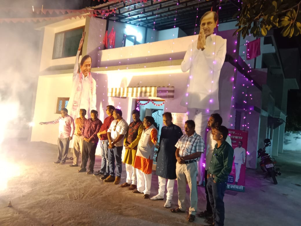 jayantdeshm's tweet photo. Celebrated Diwali Panchami festival at @BRSNagpur regional office in presence of BRS party  office bearers organised by @BRSparty Nagpur dist. coordinator Mr. Ravikant Khobragade.

#BRS #KCR #म #Nagpur 
#Maharashtra
#TelanganaElection2023 
#VoteForCar 
#KCROnceAgain https://t.co/gq4BAwVtq8