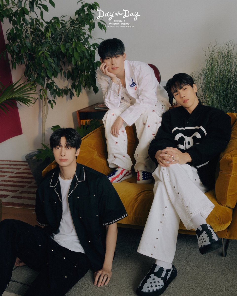 OfficialMONSTAX's tweet photo. 📸
2024 MONSTA X
SEASON'S GREETINGS
𝑫𝒂𝒚 𝒂𝒇𝒕𝒆𝒓 𝑫𝒂𝒚 ☀🌟

CONCEPT PHOTO 
#셔누 #형원 #주헌 
#SHOWNU #HYUNGWON #JOOHONEY

🗓 예약 판매 오픈
231120 4PM - (KST)

#몬스타엑스
#MONSTA_X #MONSTAX
#2024시즌그리팅 #DayafterDay https://t.co/juMGHvu1Xl