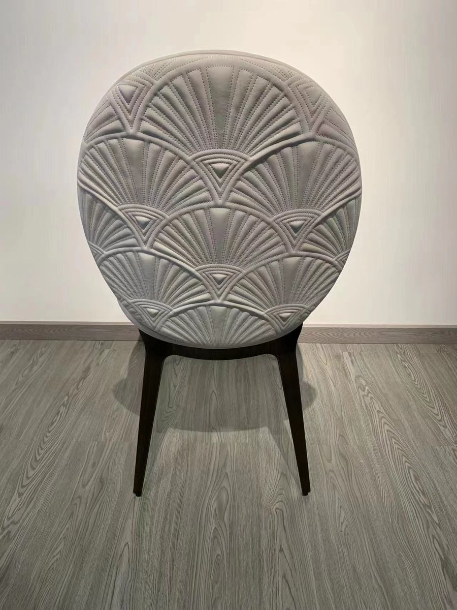 LianmaoFurn's tweet photo. 🌿Experience the comfort of soft textures and gentle folds, reminiscent of autumn leaves swaying in a breeze. Let the #LeafChair be your cozy corner for dining, bringing the beauty of nature to your meals. #NaturalElegance #HomeDesign https://t.co/Db9BOrfZmx