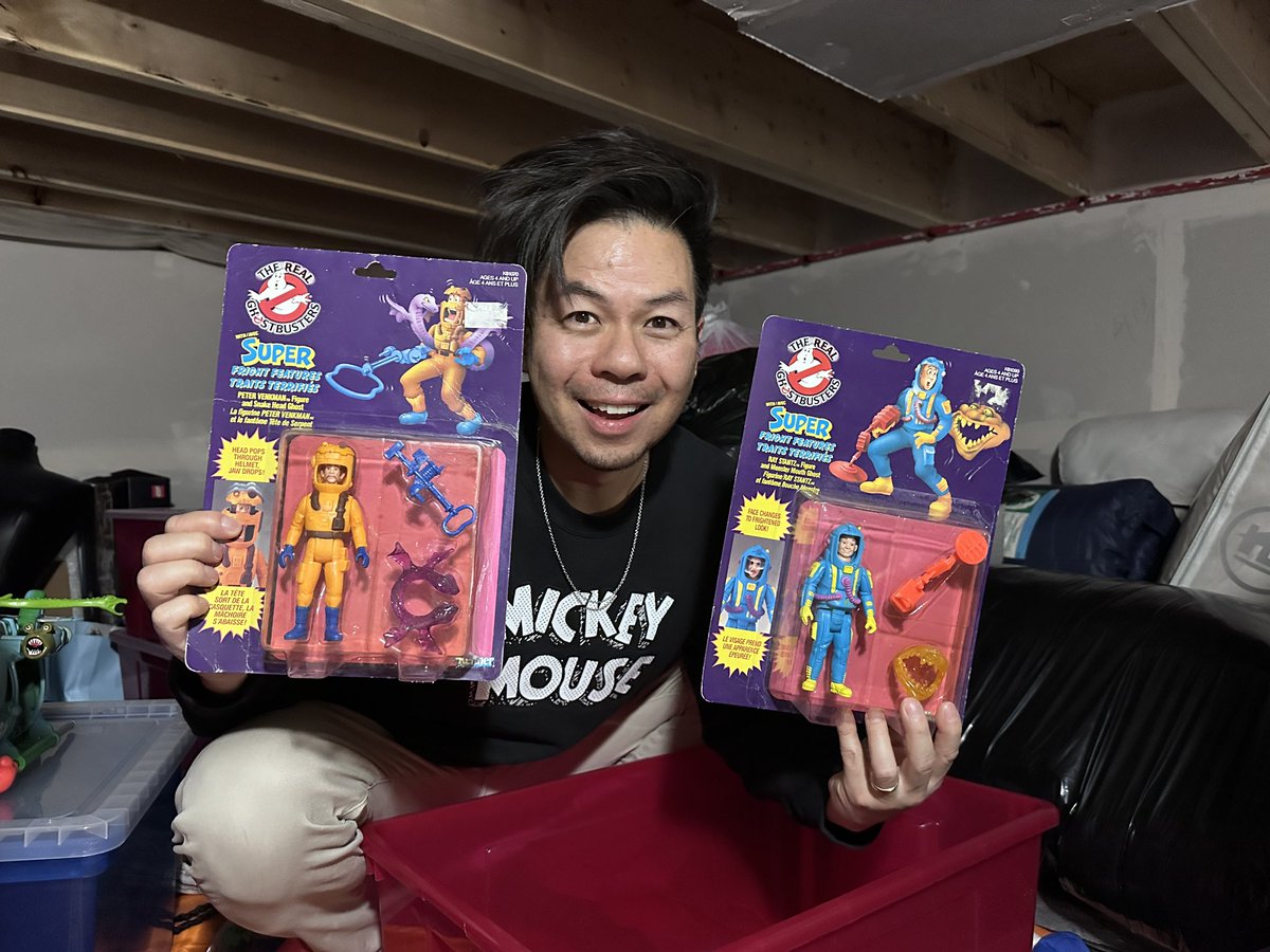 VincentTong007's tweet image. Finding some treasures from my childhood! Clearly my Mom hid these very well from me, cause they would been outta the box in seconds! 
#vintagetoys #retro #ghostbusters
