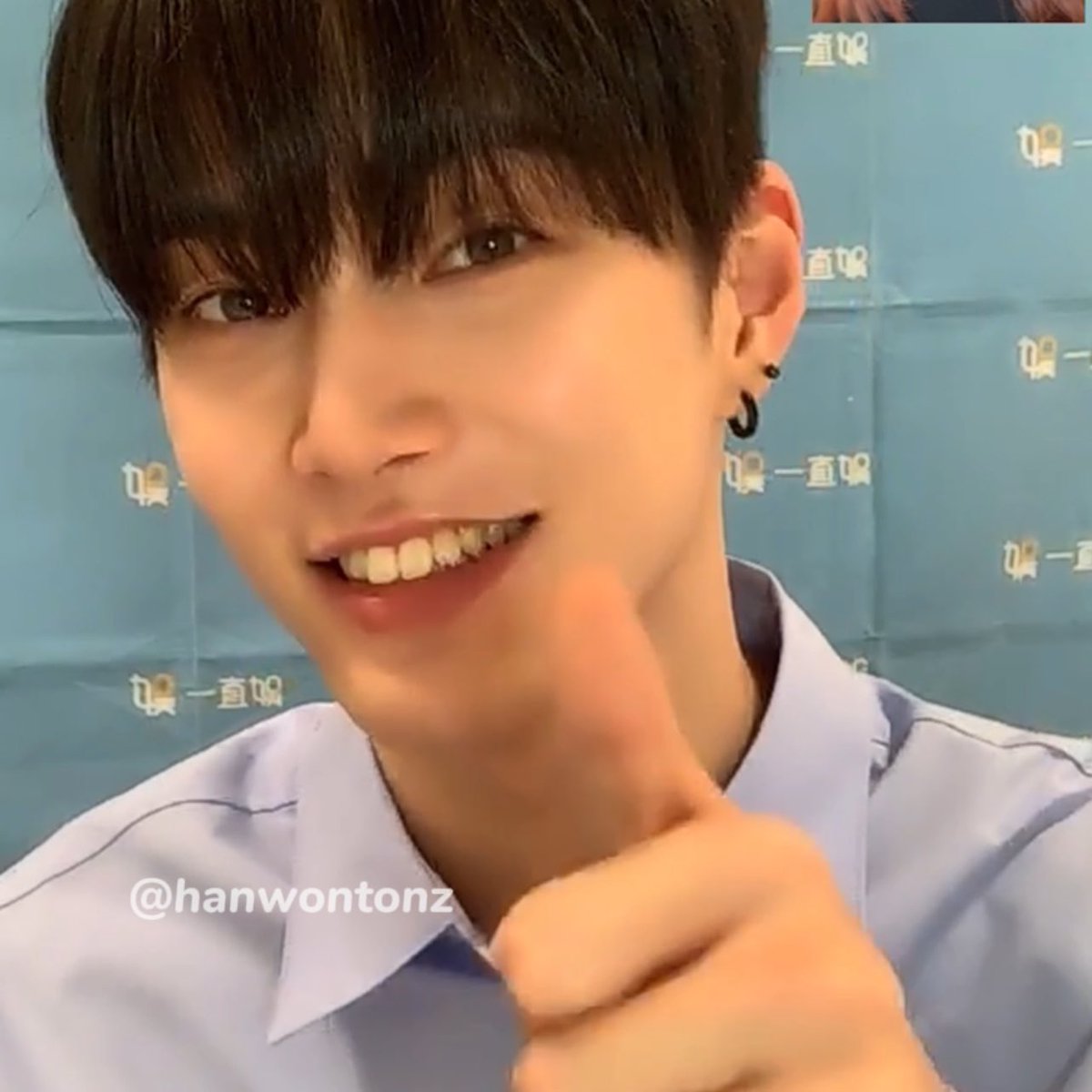 231119 一直娱 yizhiyu online video call fansign 

im glad i could make you smile today my love 🥹  

#SEUNGHAN #승한 #RIIZE #라이즈 <a href="/RIIZE_official/">RIIZE</a>
