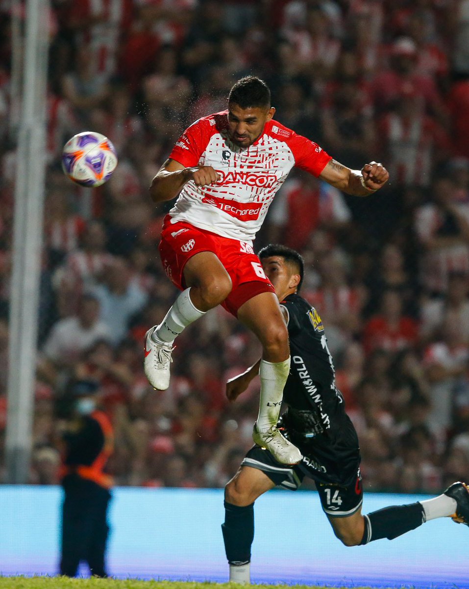 PIOLEN A LOS JUGADORES tweet media