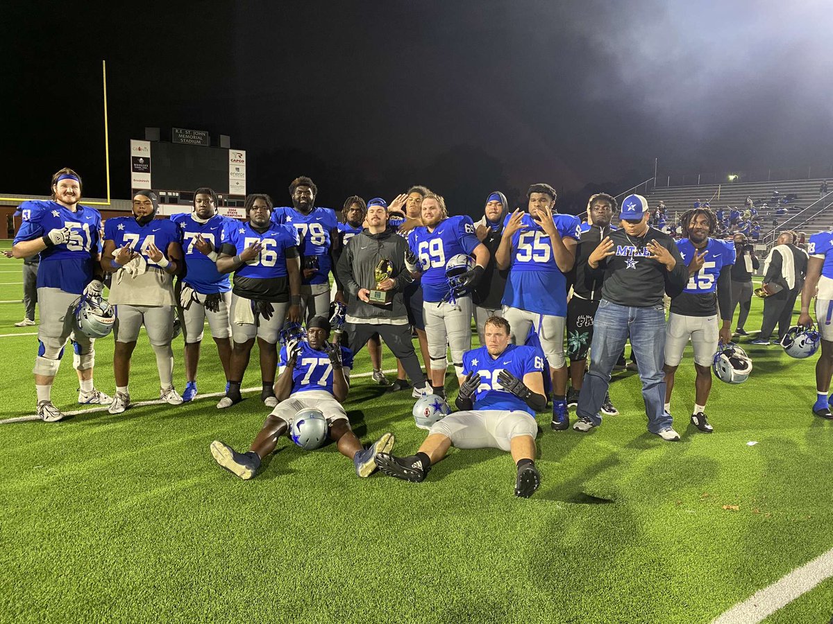 BradenUhlmann's tweet photo. Another great day to be 1-0!!!!!!
Back to back conference champs‼️
@CoachAlexander_ @burgos_coach @CoachGeee_MTXE #MTXE‼️‼️ https://t.co/7yFexxduEC