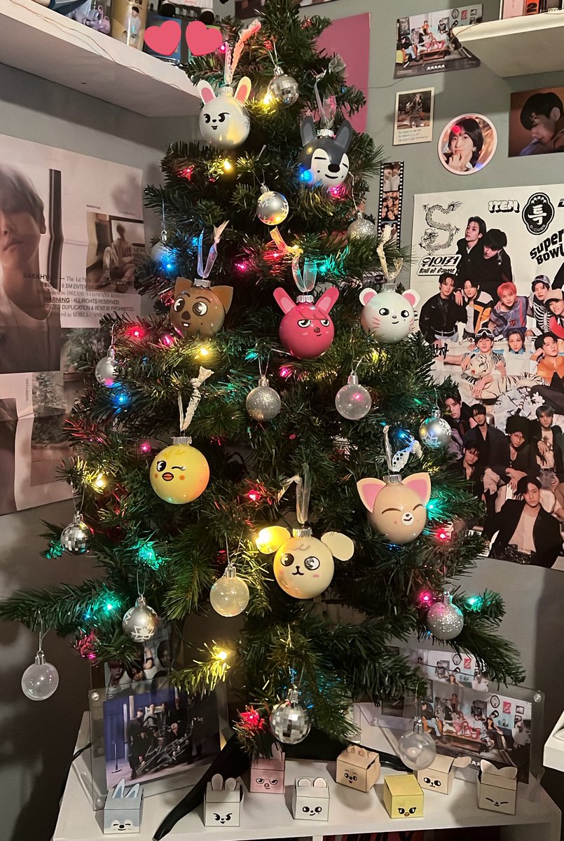 inluvwhanji's tweet photo. EVERYONE LOOK AT MY SKZOO TREE https://t.co/BsdvXUqxLN