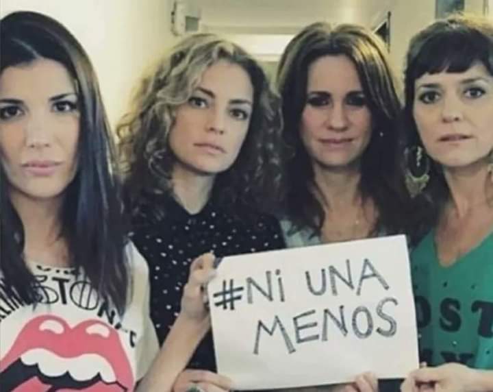 No vi a ninguna repudiar la molida a palos que sufrió la joven militante de MILEI.  Sucias.